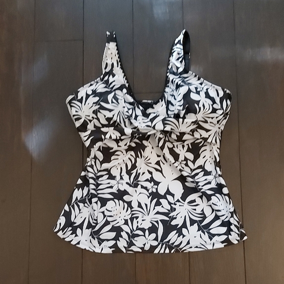 Black and White Tankini Top - Picture 4 of 7